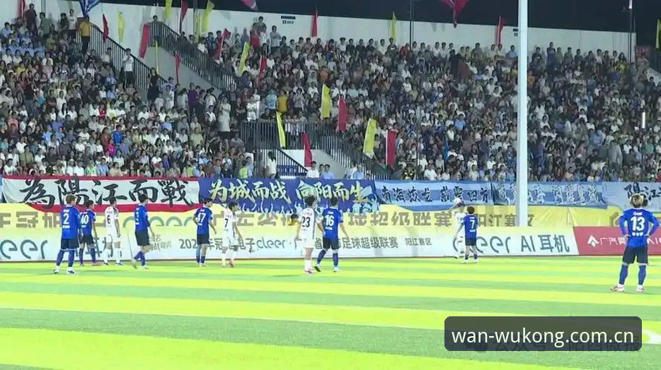 2小时11分钟，一场普通的足球比赛被打成了跨夜连续剧。这不是什么真人秀剧本，而是世界杯I组第2轮法国对伊拉克的真实写照。整场比赛从开球到完场耗时接近4小时，只因为费城上空的雷暴天气和一条美国当地的闪电监测法规。如果你在2025悟空体育综合官方中文主页网球资讯安全吗这类赛事信息流里看到了这场比赛的比分，也顺带瞥一眼比赛时长——3比0的后面，藏着一场罕见的中场停摆。